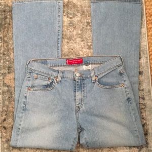 Levi Jeans size 8 miss, bootcut. Style 515 New condition
